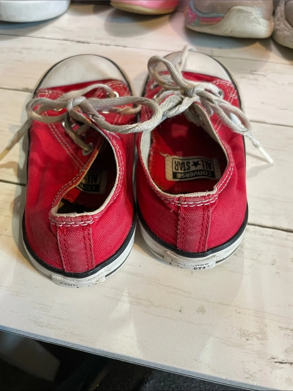 Converse Kids Low-Top Sneakers in Red and White